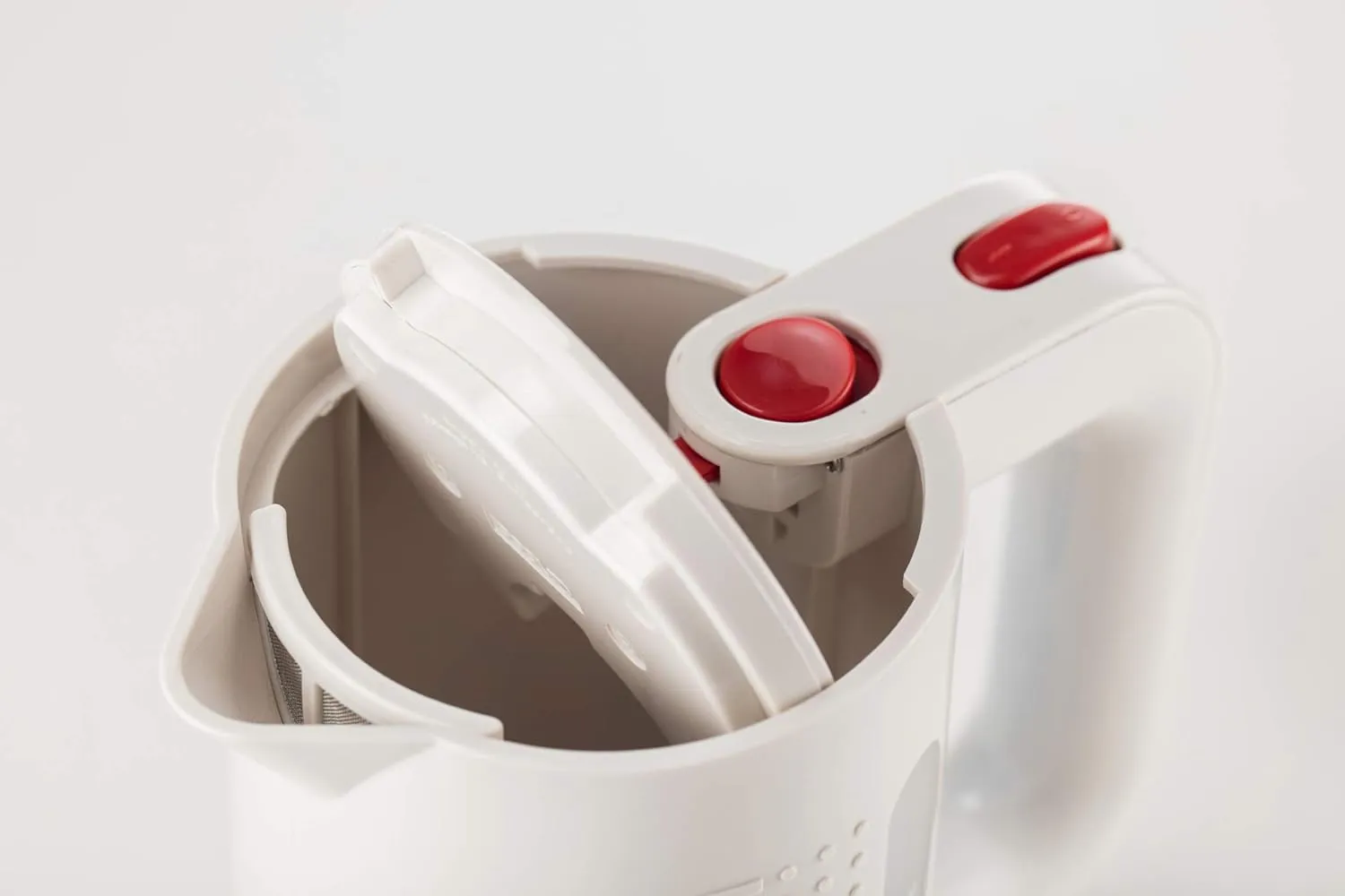 Bodum 17oz Bistro Electric Water Kettle For Coffee & Tea, BPA-Free Plastic, Rapid-Boil, Auto Shut-Off, White