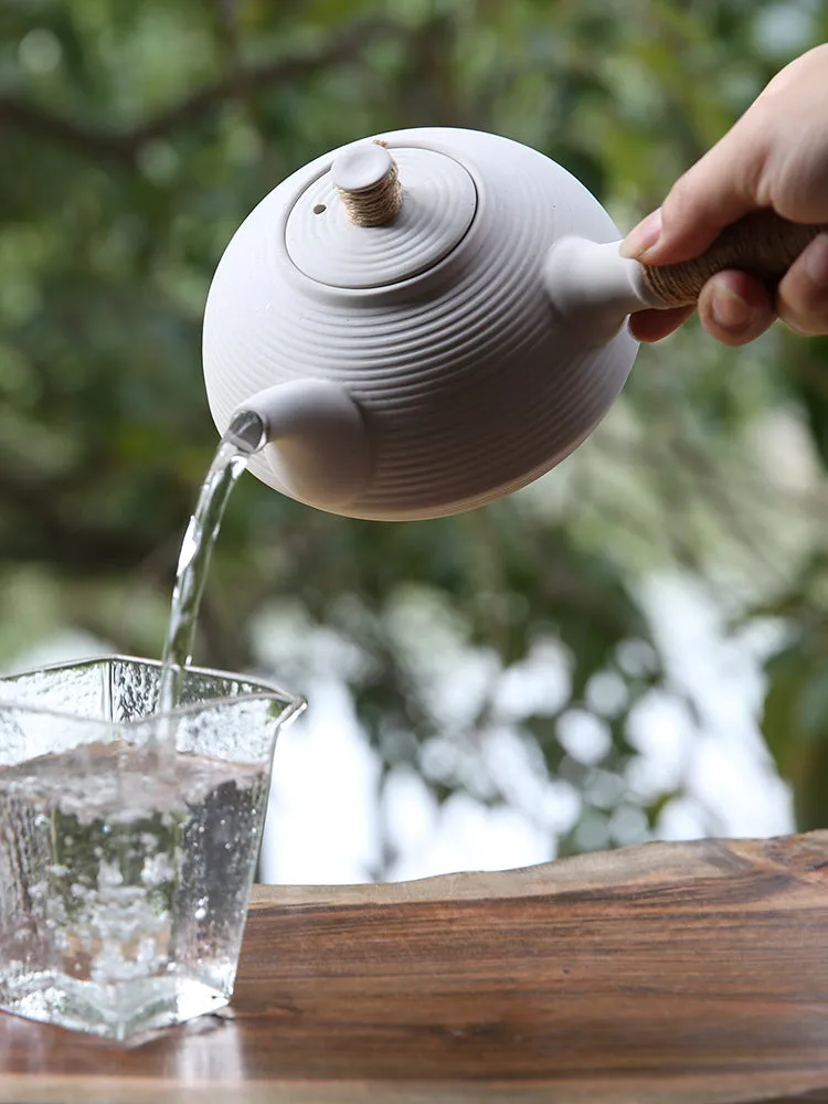 Chaozhou "Sha Tiao" Water Boiling Kettle in White Clay 680ml