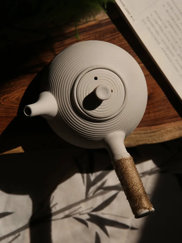 Chaozhou "Sha Tiao" Water Boiling Kettle in White Clay 680ml