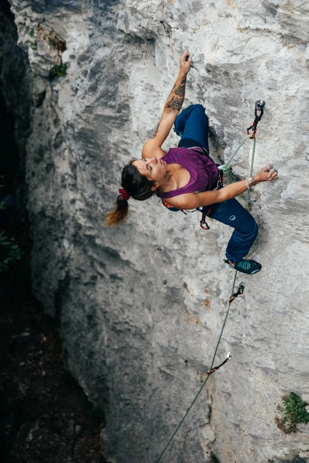Electron Rock Climbing Quickdraw - Durable Quickdraw with Lightweight Aluminum Carabiners