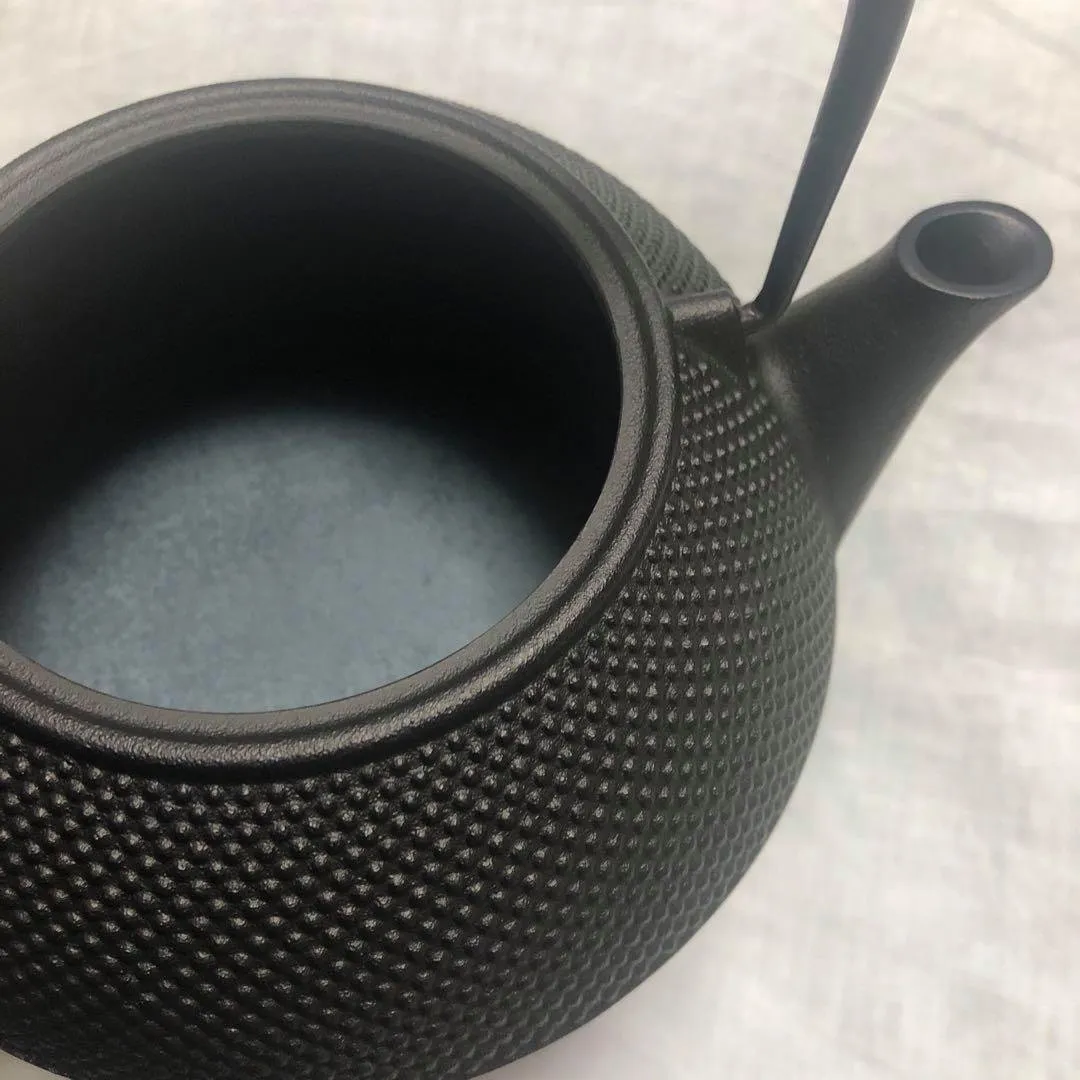 Iwachu Tetsubin Arare Patterned Cast Iron Kettle (IH Compatible) 0.9L
