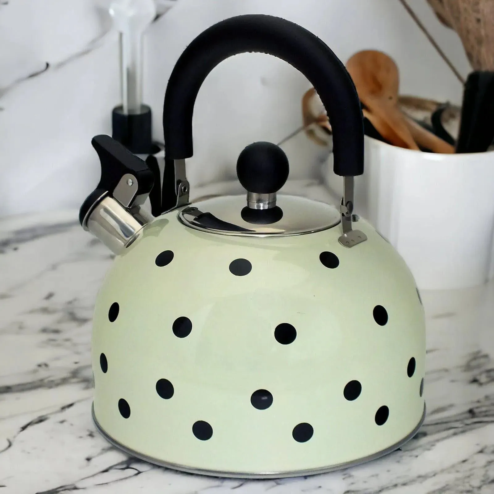 Voche 2.5 Litre Stainless Steel Whistling Stovetopv Kettle | Cream with Black Polka Dots