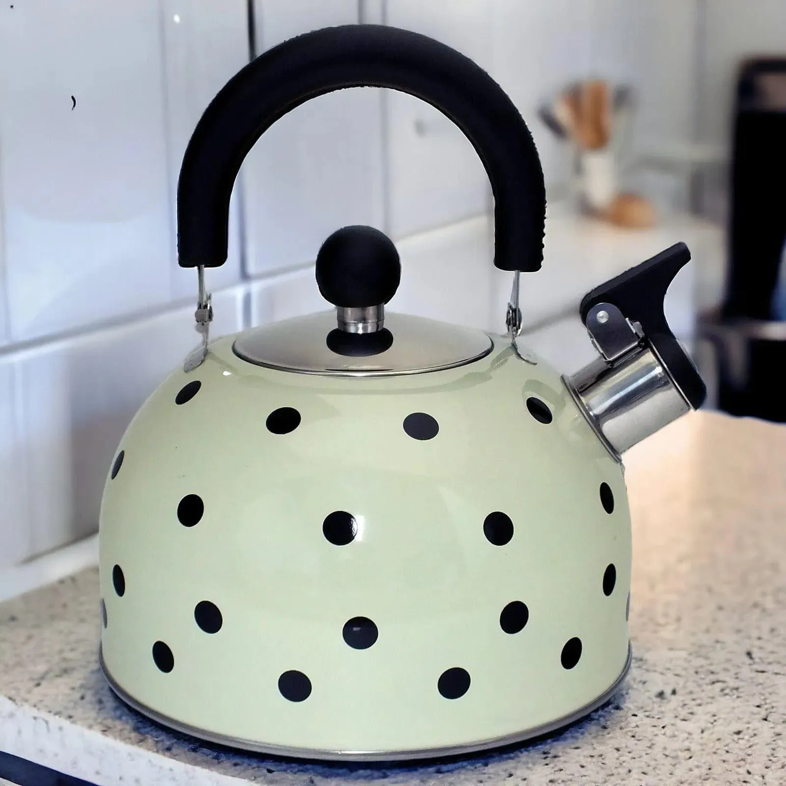 Voche 2.5 Litre Stainless Steel Whistling Stovetopv Kettle | Cream with Black Polka Dots
