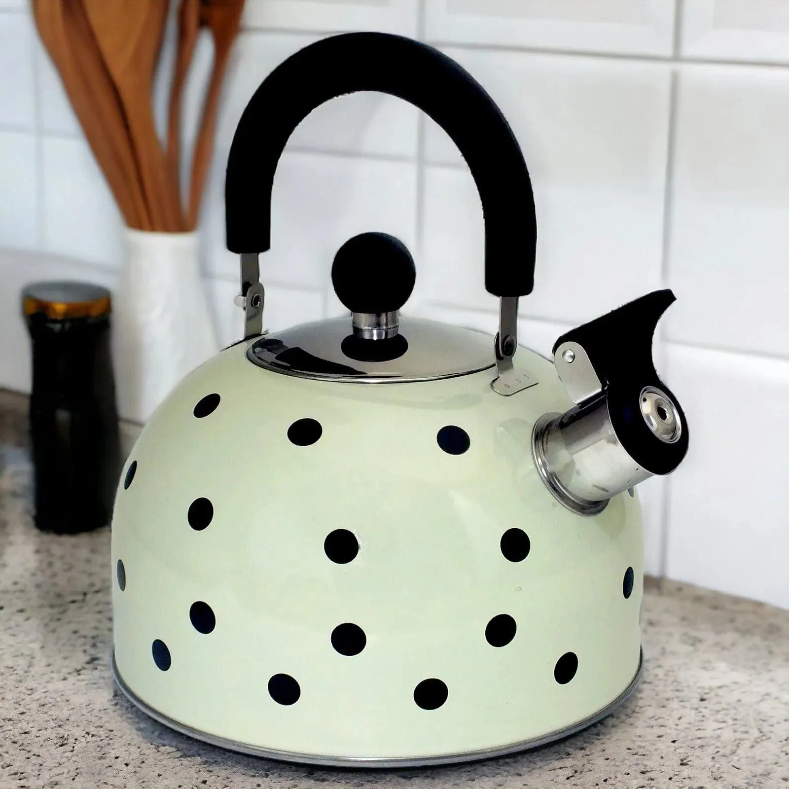 Voche 2.5 Litre Stainless Steel Whistling Stovetopv Kettle | Cream with Black Polka Dots