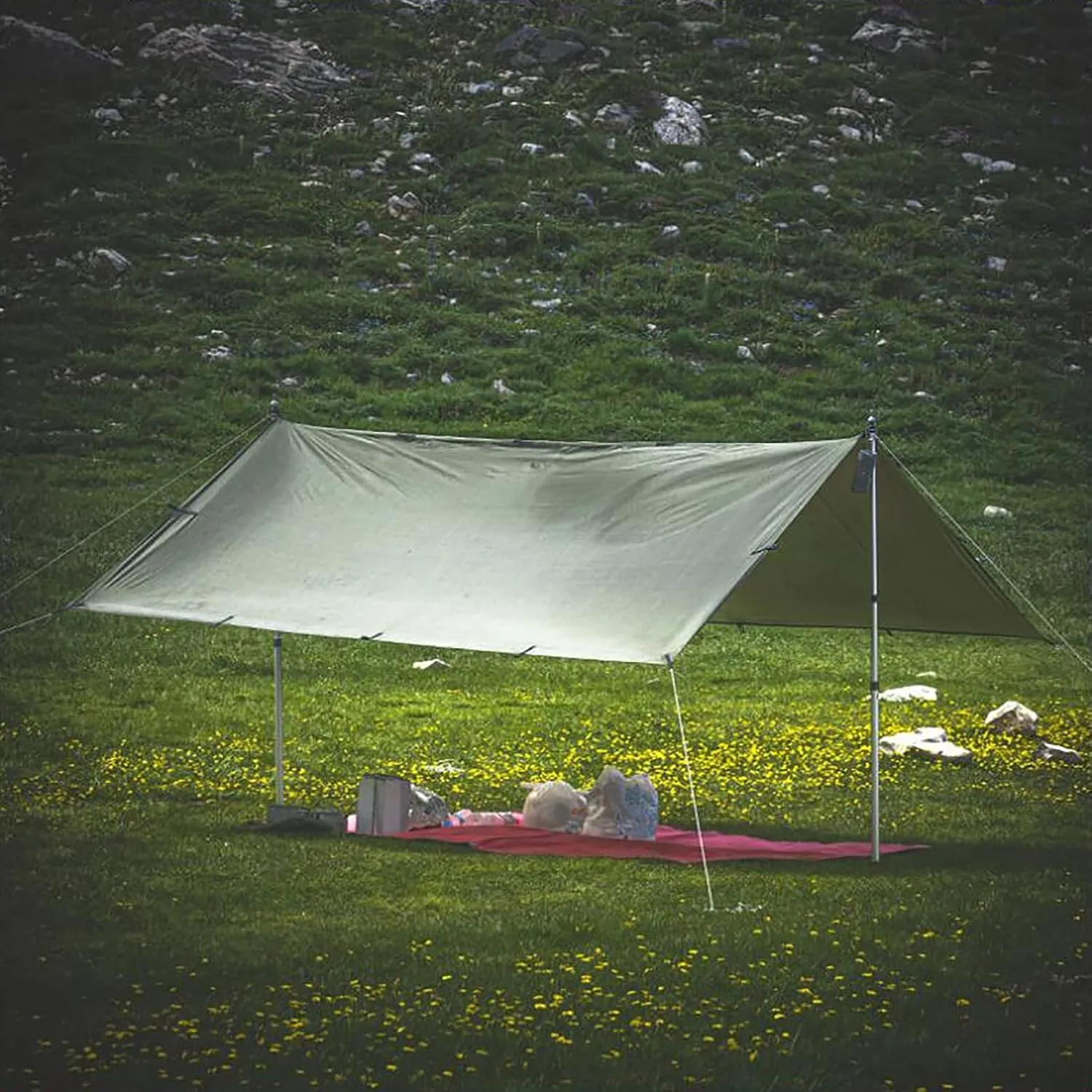 Waterproof Camping Tarp 4 x 4m, Camping Hammock Rain Fly, Ultralight Sunscreen Awning Canopy with Silver Coating, for Backpacking Hiking Travel and Outdoor Adventure