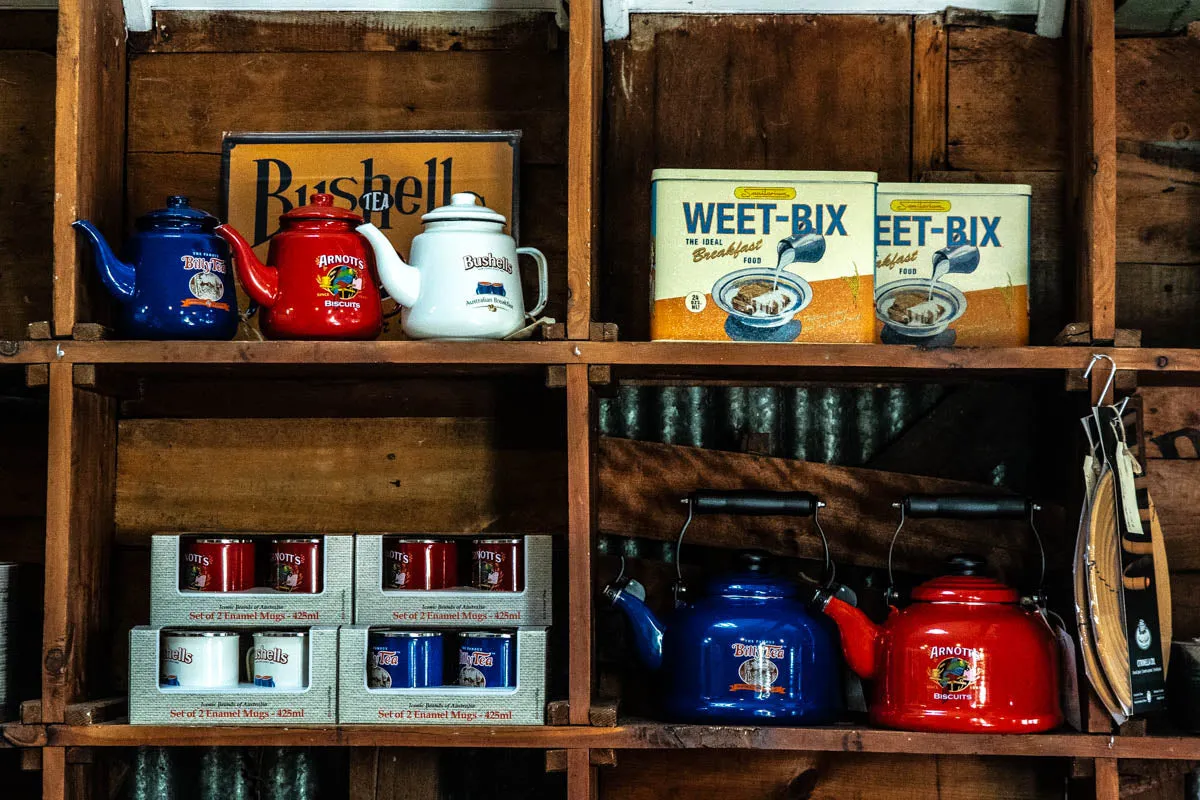 Whistling Kettle, enamel, 2.1 litre, Billy Tea logo
